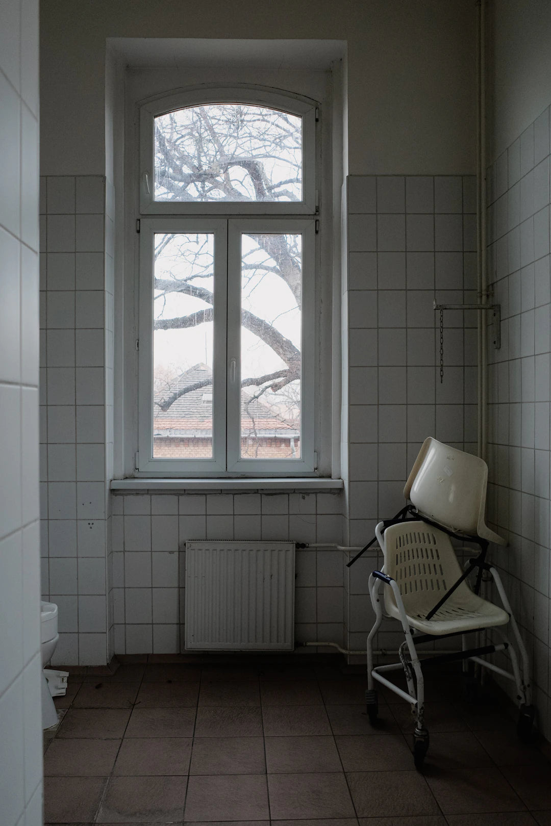 Versatile Commode Chairs for Enhanced Bath Safety