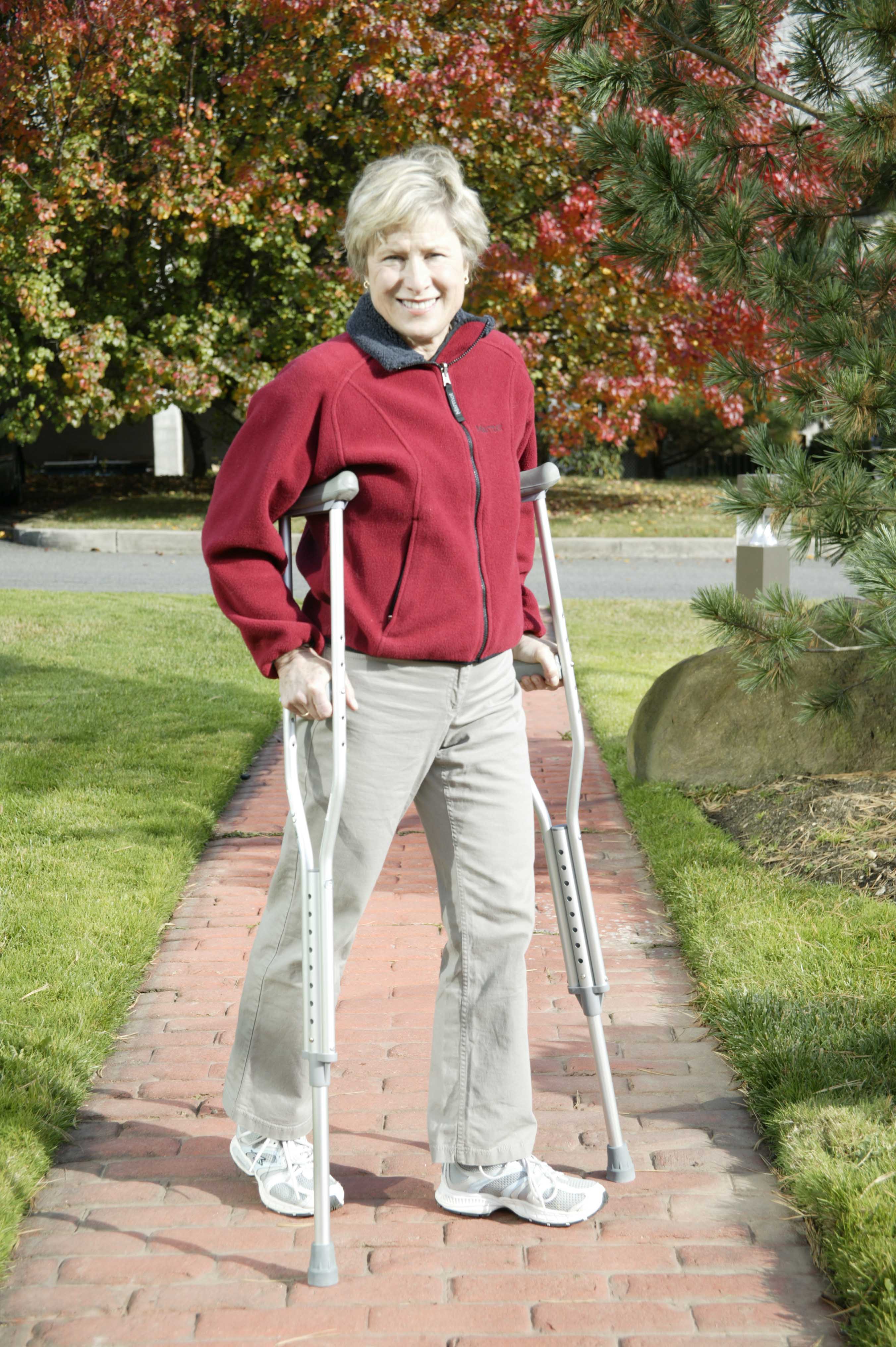 Drive Medical Drive Medical Walking Crutches with Underarm Pad and Handgrip