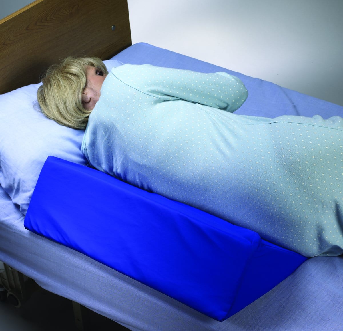 SkilCare SkilCare 30-Degree 24"L Positioning Wedge w/Convoluted Surface & LSII Cover